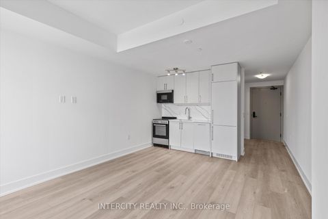 Photo 4 at 415 - 2075 King Road, King City, King