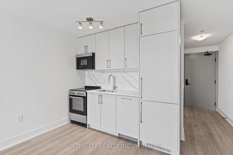 Photo 5 at 415 - 2075 King Road, King City, King
