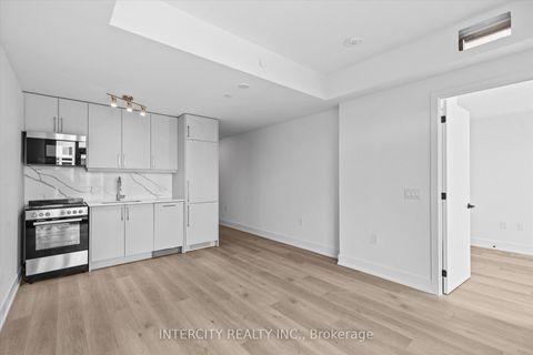 Photo 8 at 415 - 2075 King Road, King City, King