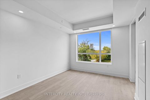 Photo 7 at 424 - 2075 King Road, King City, King Photo 7 at 424 - 2075 King Road, King City, King