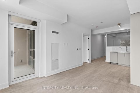 Photo 9 at 424 - 2075 King Road, King City, King Photo 9 at 424 - 2075 King Road, King City, King