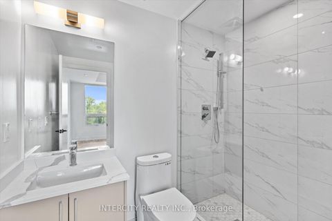 Photo 11 at 424 - 2075 King Road, King City, King