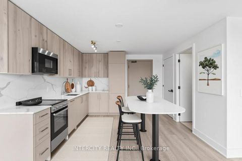 Photo 5 at 417 - 2075 King Road, King City, King