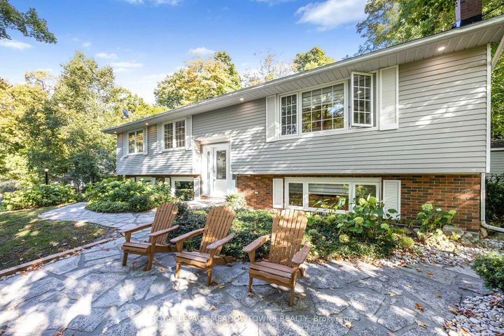 Photo 1 at 106 Campbell Avenue E, Campbellville, Milton