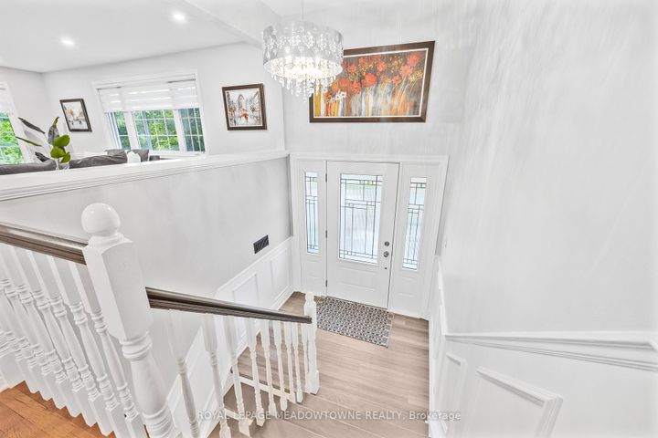 Photo 2 at 106 Campbell Avenue E, Campbellville, Milton