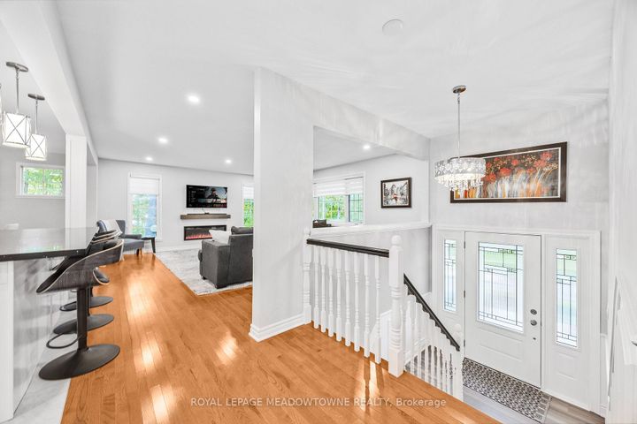 Photo 4 at 106 Campbell Avenue E, Campbellville, Milton