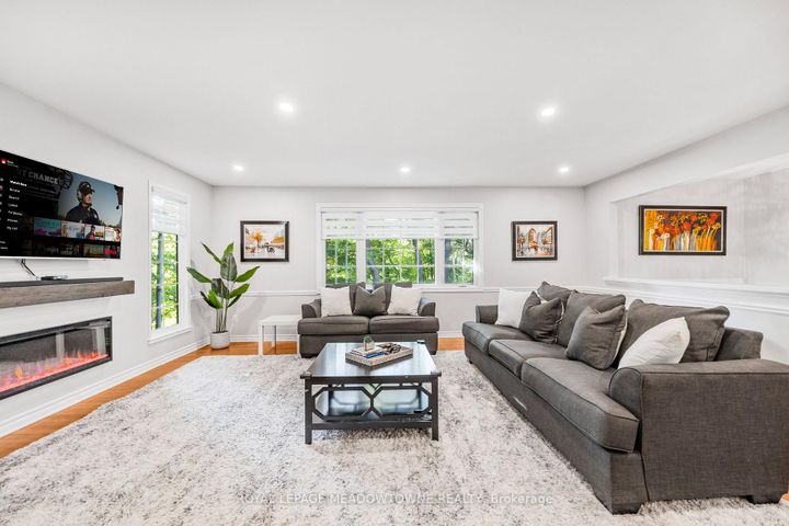Photo 7 at 106 Campbell Avenue E, Campbellville, Milton