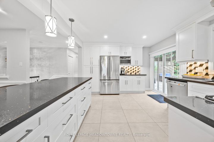 Photo 13 at 106 Campbell Avenue E, Campbellville, Milton