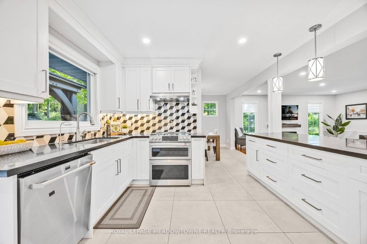 Photo 14 at 106 Campbell Avenue E, Campbellville, Milton