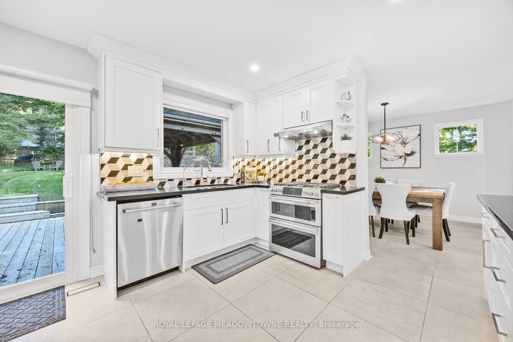 Photo 15 at 106 Campbell Avenue E, Campbellville, Milton