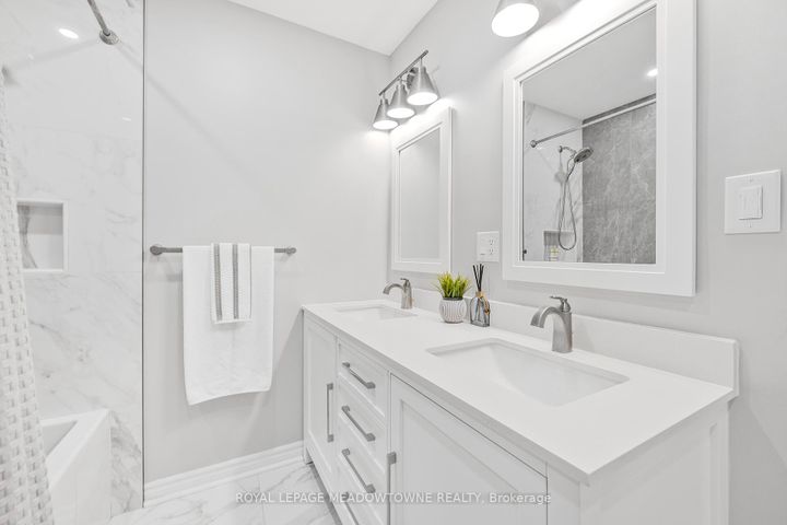 Photo 19 at 106 Campbell Avenue E, Campbellville, Milton