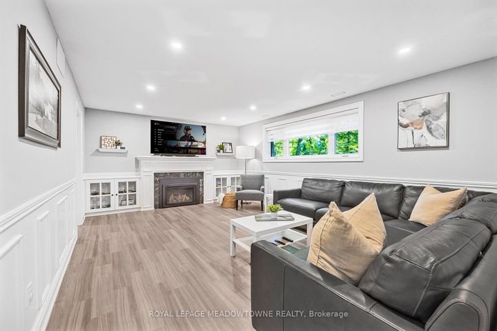 Photo 24 at 106 Campbell Avenue E, Campbellville, Milton