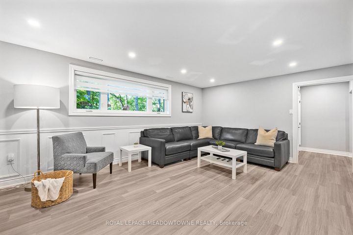 Photo 26 at 106 Campbell Avenue E, Campbellville, Milton