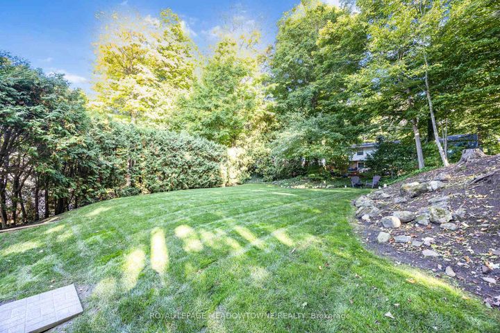 Photo 37 at 106 Campbell Avenue E, Campbellville, Milton