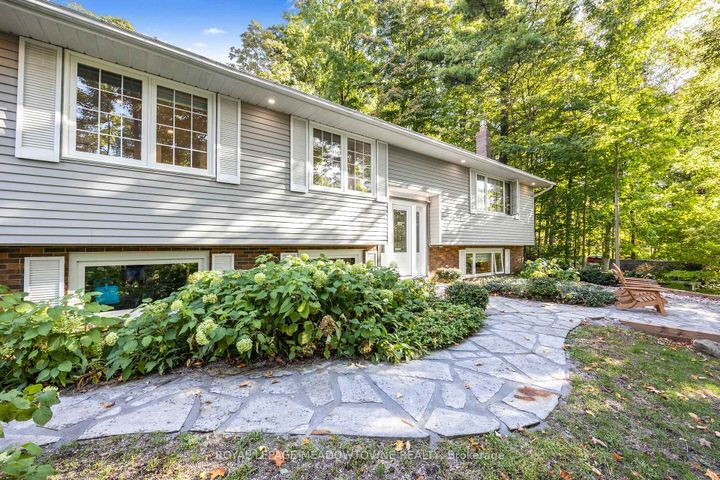 Photo 49 at 106 Campbell Avenue E, Campbellville, Milton