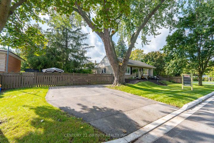 Photo 1 at 43 Colonial Avenue, Cliffcrest, Toronto