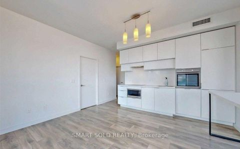 Photo 1 at 1011 - 8 Eglinton Avenue E, Mount Pleasant West, Toronto