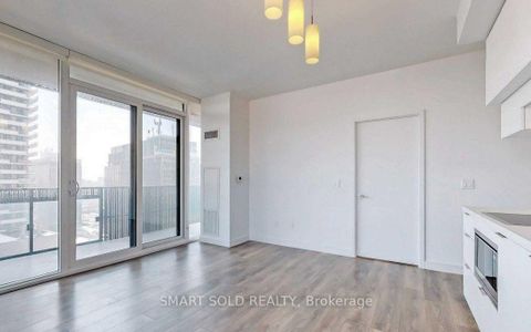 Photo 4 at 1011 - 8 Eglinton Avenue E, Mount Pleasant West, Toronto
