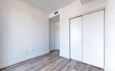 Photo 5 at 1011 - 8 Eglinton Avenue E, Mount Pleasant West, Toronto