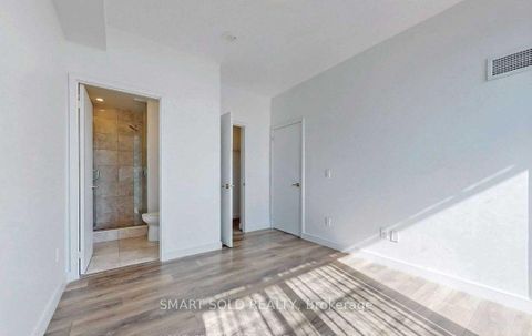 Photo 11 at 1011 - 8 Eglinton Avenue E, Mount Pleasant West, Toronto
