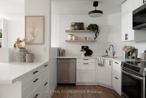 Photo 8 at 21 - 1250 King Street W, South Parkdale, Toronto