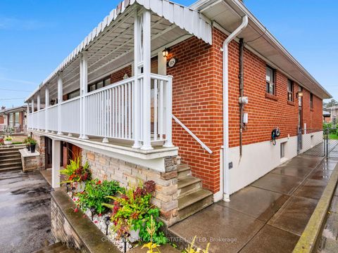 Photo 1 at 148 Navenby Crescent, Humber Summit, Toronto