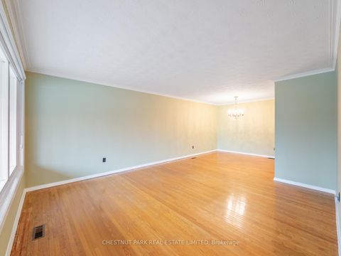 Photo 4 at 148 Navenby Crescent, Humber Summit, Toronto