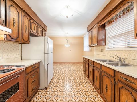 Photo 13 at 148 Navenby Crescent, Humber Summit, Toronto