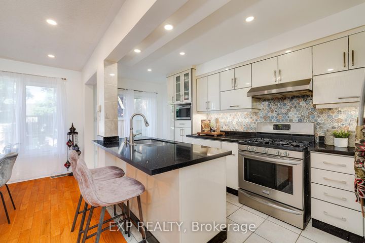 Photo 5 at 24 - 1591 South Parade Court, East Credit, Mississauga