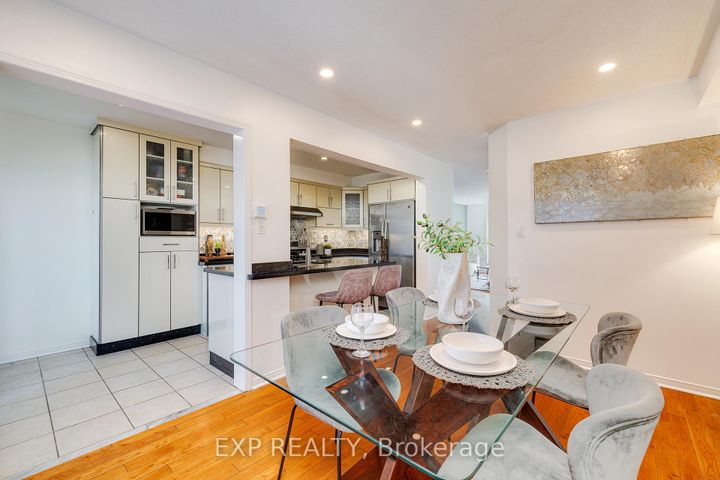 Photo 7 at 24 - 1591 South Parade Court, East Credit, Mississauga