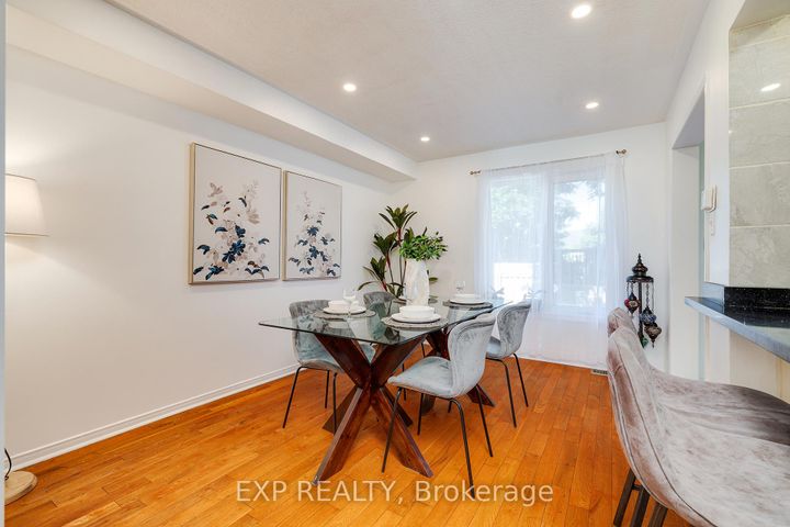 Photo 9 at 24 - 1591 South Parade Court, East Credit, Mississauga