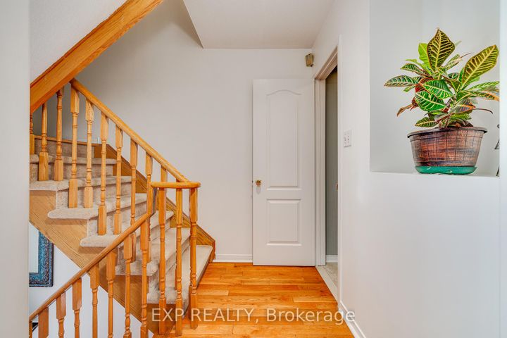 Photo 10 at 24 - 1591 South Parade Court, East Credit, Mississauga
