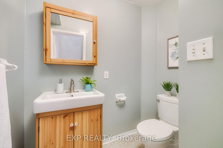 Photo 11 at 24 - 1591 South Parade Court, East Credit, Mississauga