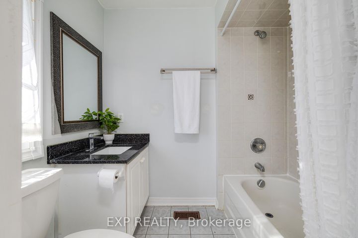 Photo 13 at 24 - 1591 South Parade Court, East Credit, Mississauga