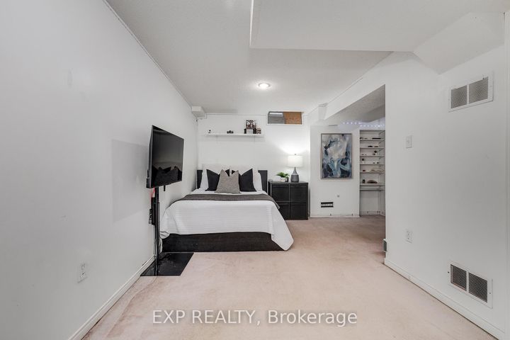 Photo 21 at 24 - 1591 South Parade Court, East Credit, Mississauga