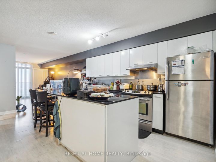 Photo 4 at 1701B - 19 Singer Court, Bayview Village, Toronto