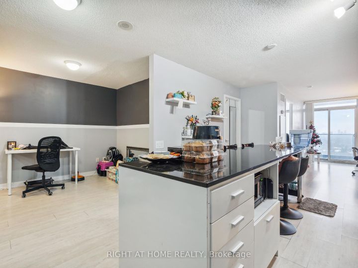 Photo 5 at 1701B - 19 Singer Court, Bayview Village, Toronto