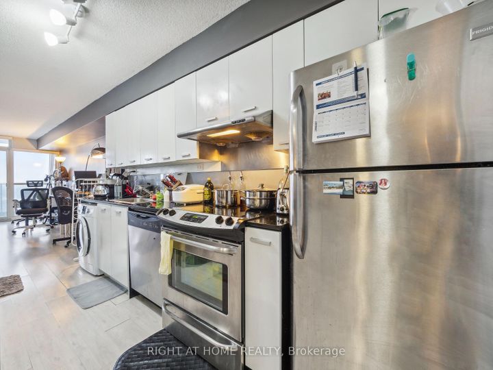 Photo 6 at 1701B - 19 Singer Court, Bayview Village, Toronto