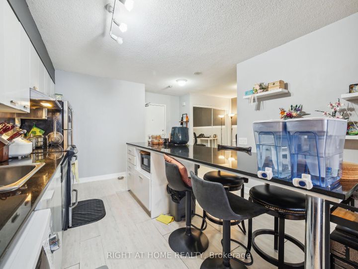Photo 7 at 1701B - 19 Singer Court, Bayview Village, Toronto
