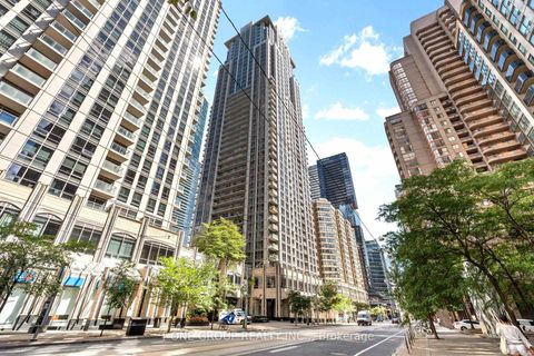 Photo 2 at 605 - 761 Bay Street, Bay Street Corridor, Toronto