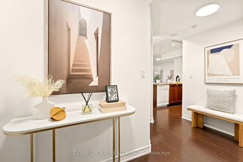 Photo 4 at 605 - 761 Bay Street, Bay Street Corridor, Toronto