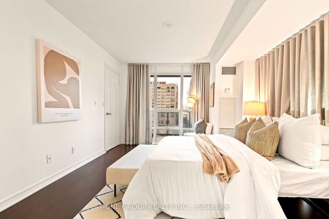 Photo 21 at 605 - 761 Bay Street, Bay Street Corridor, Toronto