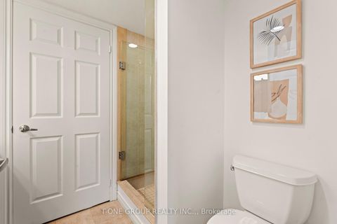 Photo 27 at 605 - 761 Bay Street, Bay Street Corridor, Toronto