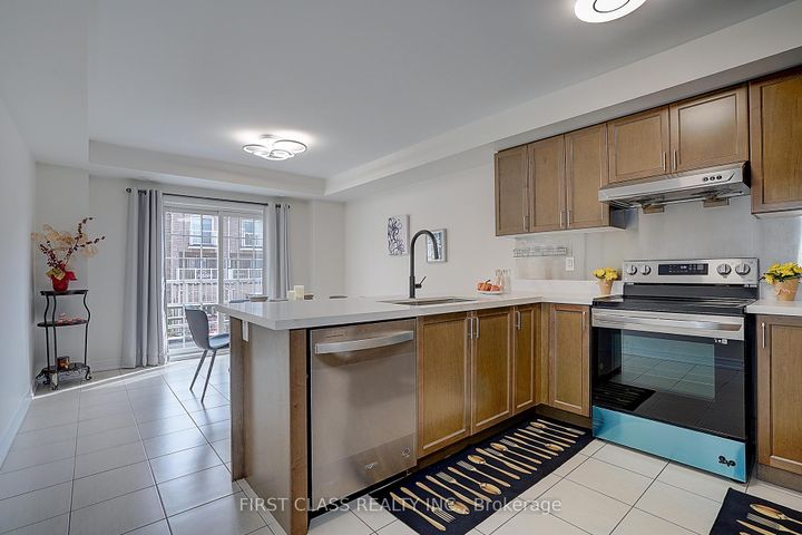 Photo 4 at 5303 Major Mackenzie Drive E, Berczy, Markham