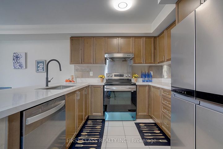 Photo 6 at 5303 Major Mackenzie Drive E, Berczy, Markham