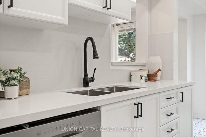 Photo 12 at 106 - 2555 Thomas Street, Central Erin Mills, Mississauga