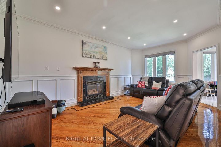 Photo 5 at 58 Yorkview Drive, Willowdale West, Toronto