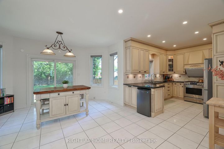 Photo 7 at 58 Yorkview Drive, Willowdale West, Toronto
