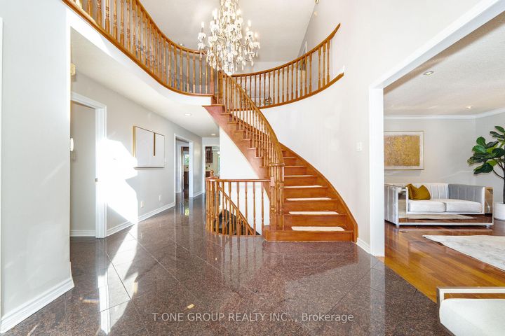 Photo 3 at 382 Elgin Mills Road W, Westbrook, Richmond Hill
