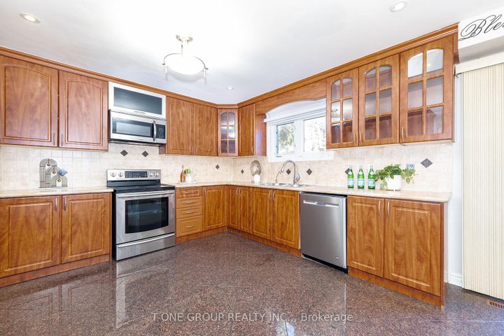 Photo 16 at 382 Elgin Mills Road W, Westbrook, Richmond Hill